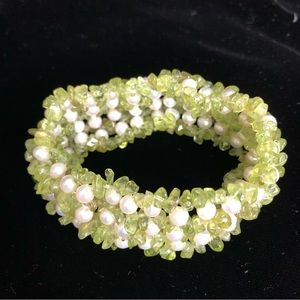 Fresh water pearl and peridot bracelet